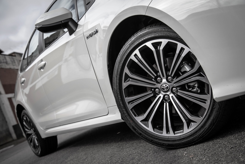 Novo Toyota Corolla usa pneus Bridgestone e baterias Heliar - Auto Destaque